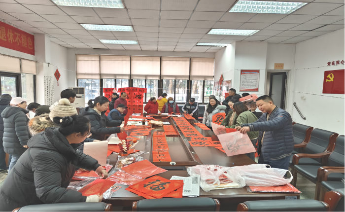 省建筑事业发展中心联合舒家街社区开展写春联送祝福活动